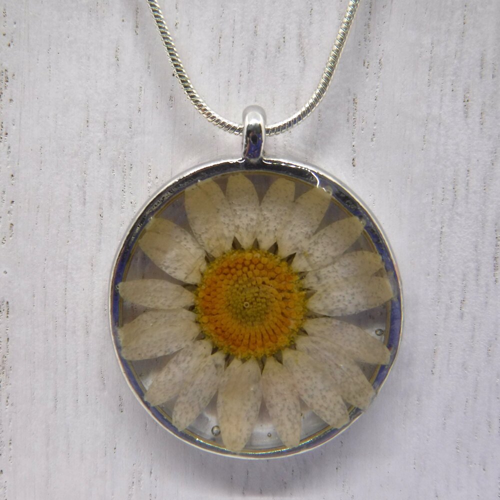 Necklace Silver Round w/ White Dried Flower